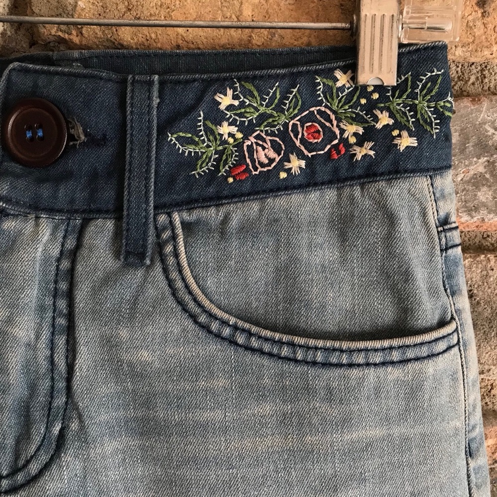 EUC Marc Jacobs floral embroidered waistband jeans